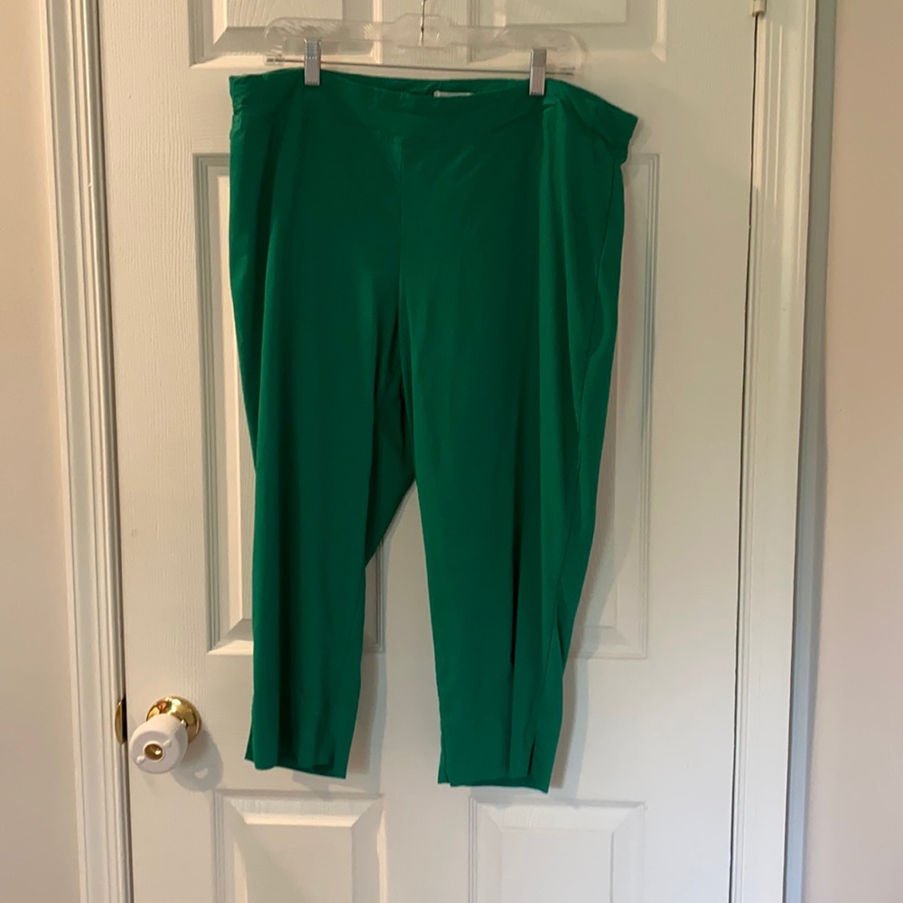 Green capris